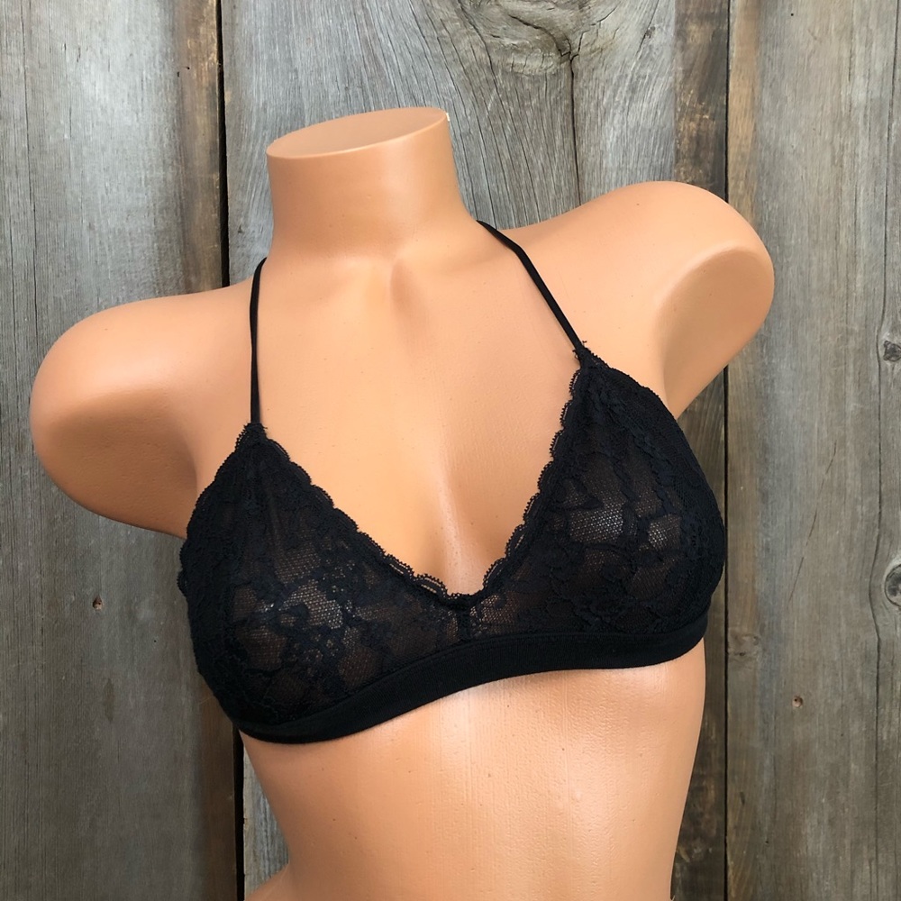 2015 NWOT Victoria’s Secret Lace Strappy Back Bralette in Black Size Small